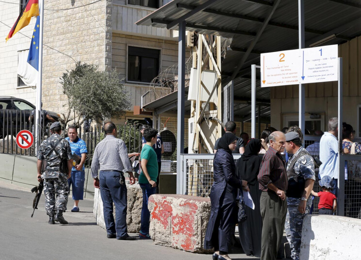 الجمهورية بعد اللبنانيين السوريون على أبواب السفارات