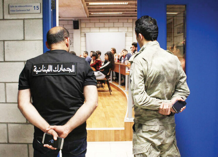 الجمهورية مانشيت غليان في المنطقة وحذر لبناني و دورة الــخفراء تؤز م الجمارك