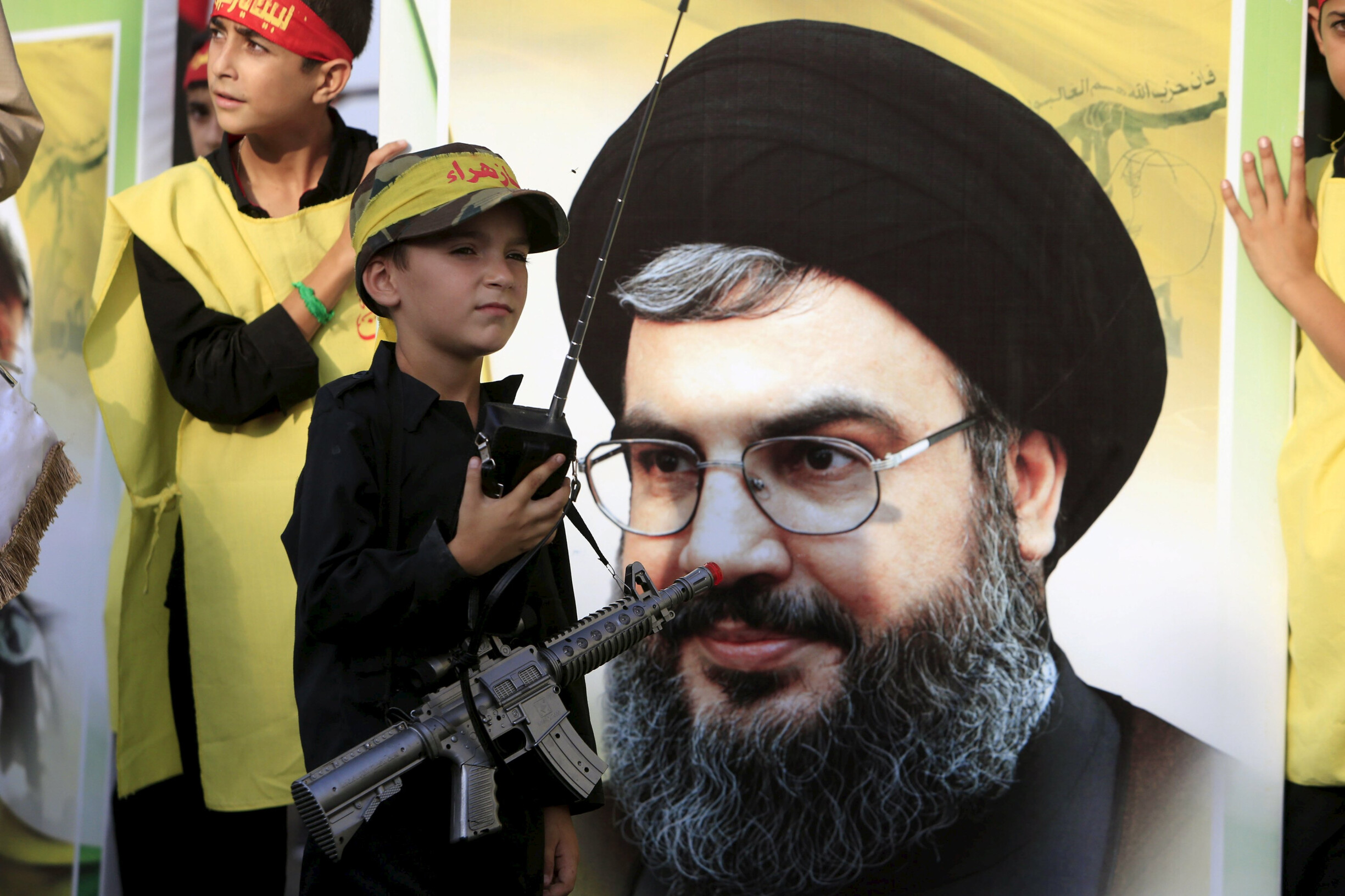 Племянник хезболлы. Дахия Хезболла. Хезболла девушки. Автоматы Хезболла. Дети солдаты Хезболла.